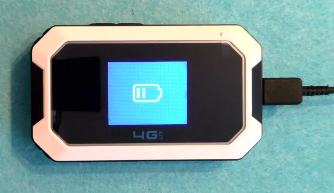 Charging the Olax MT80 router via Type-C cable